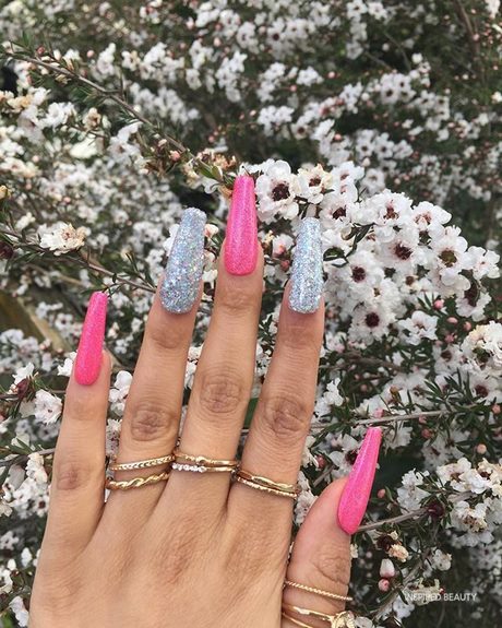 pink-nail-designs-with-rhinestones-88_7 Modele de unghii roz cu pietre