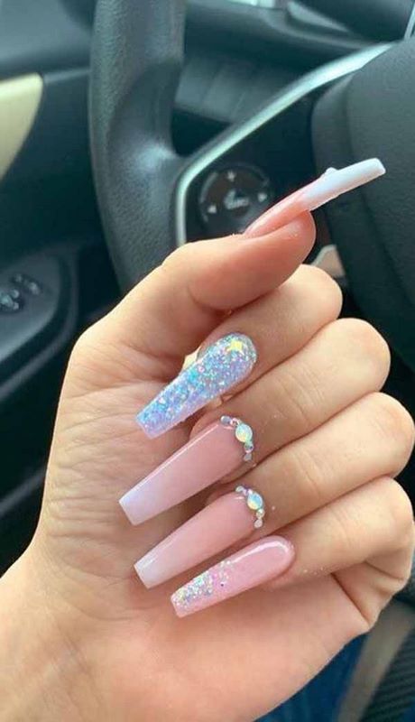 pink-nail-designs-with-rhinestones-88_9 Modele de unghii roz cu pietre