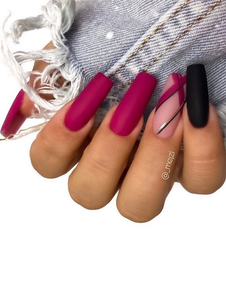 pink-nails-with-black-design-98_14 Cuie roz cu design negru