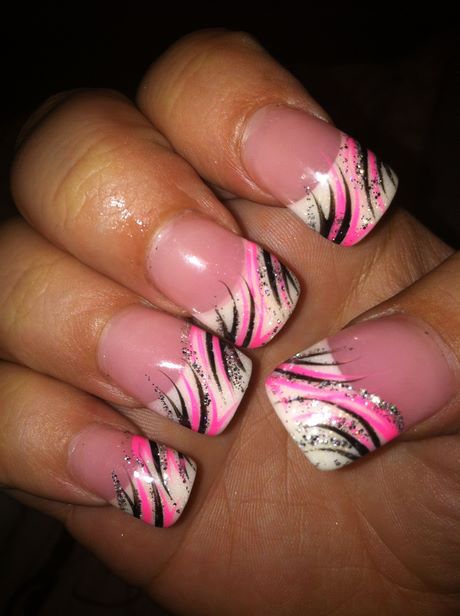 pink-nails-with-black-design-98_16 Cuie roz cu design negru