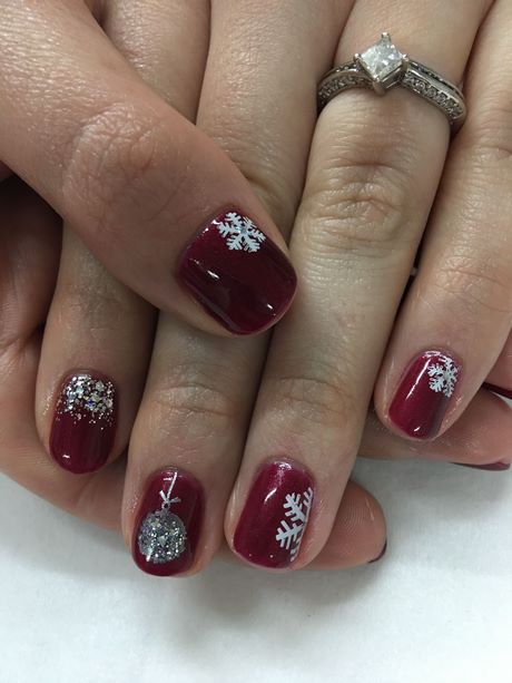 red-christmas-nails-with-snowflakes-86_13 Unghii roșii de Crăciun cu fulgi de zăpadă