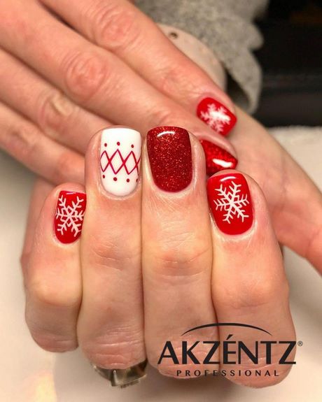 red-christmas-nails-with-snowflakes-86_18 Unghii roșii de Crăciun cu fulgi de zăpadă
