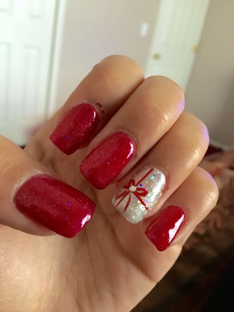 red-nails-with-christmas-designs-15_6 Cuie roșii cu modele de Crăciun