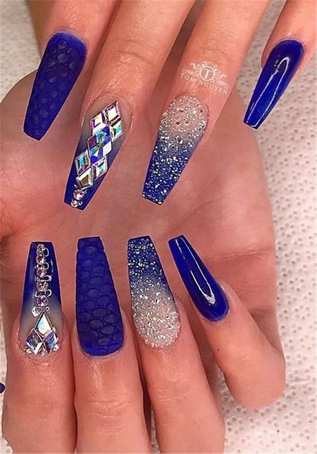 royal-blue-manicure-designs-68 Modele de manichiură albastru regal