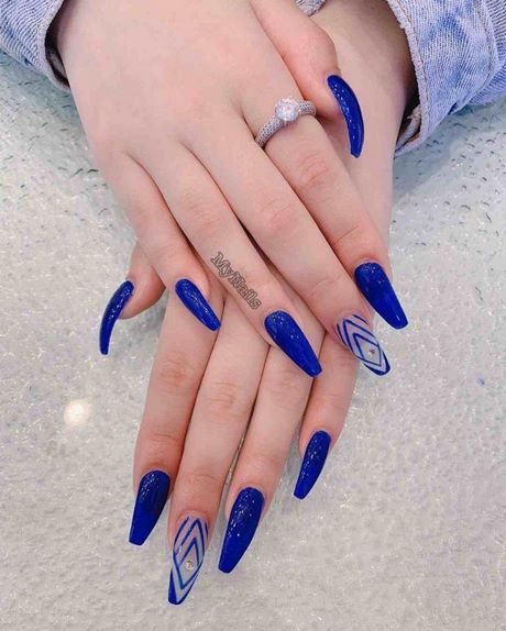 royal-blue-manicure-designs-68_15 Modele de manichiură albastru regal