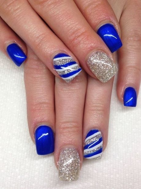 royal-blue-nail-polish-designs-42_4 Modele de lacuri de unghii albastru regal