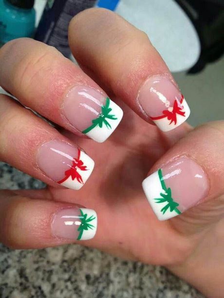 simple-nail-art-christmas-design-23 Design simplu de unghii de Crăciun