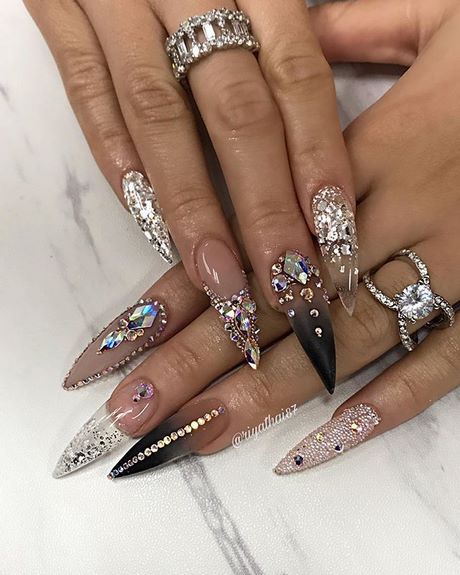 stiletto-nails-designs-with-rhinestones-66_13 Modele de unghii Stiletto cu pietre