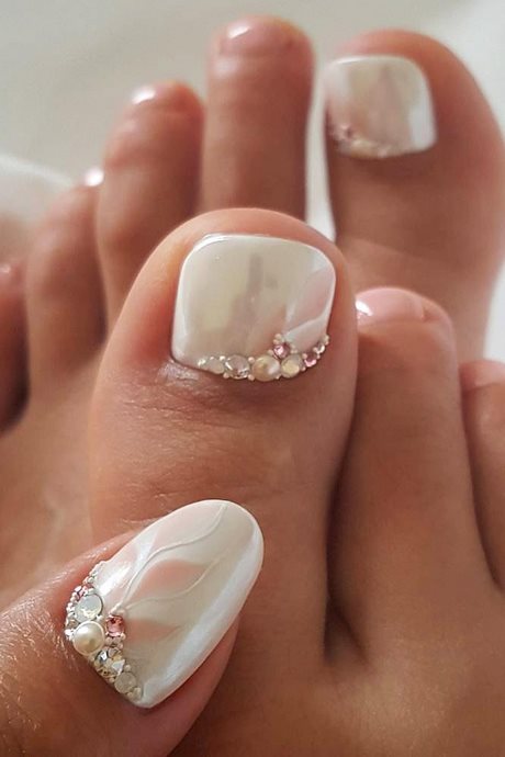 toe-nail-designs-with-gems-64_2 Modele de unghii cu pietre prețioase