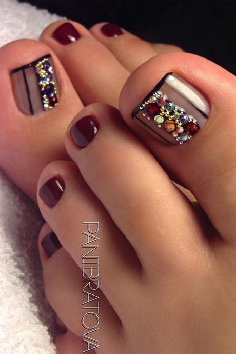 toe-nail-designs-with-gems-64_6 Modele de unghii cu pietre prețioase