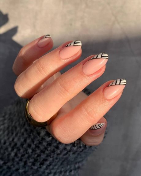 white-almond-nail-designs-64_18 Modele de unghii de migdale albe