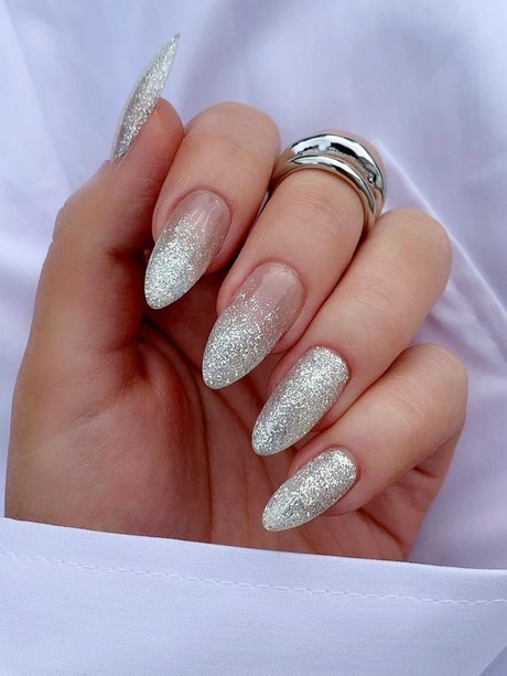 white-almond-nail-designs-64_5 Modele de unghii de migdale albe