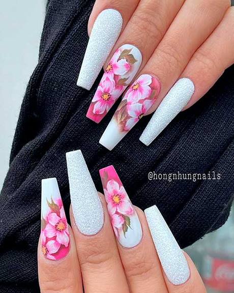 white-floral-nails-42_12 Unghii florale albe