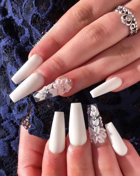 white-floral-nails-42_14 Unghii florale albe