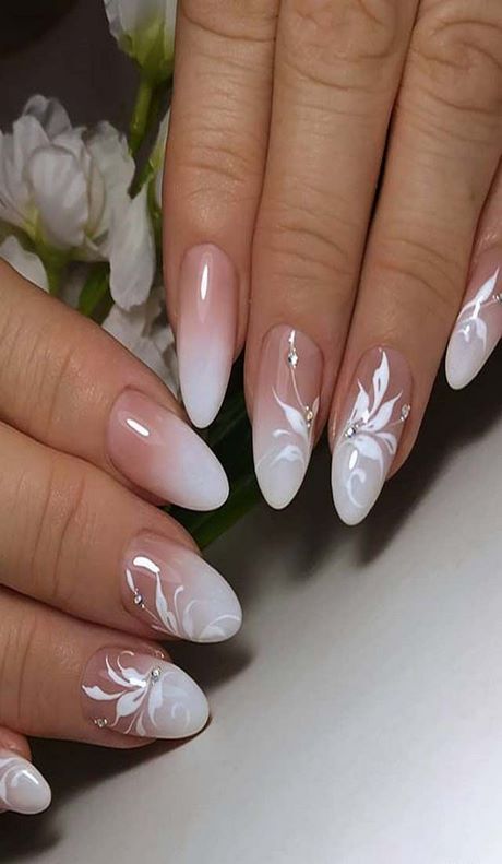 white-floral-nails-42_18 Unghii florale albe