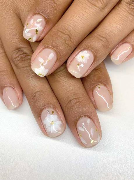 white-floral-nails-42_5 Unghii florale albe