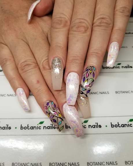 white-floral-nails-42_7 Unghii florale albe