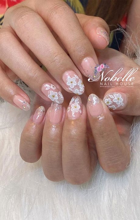 white-floral-nails-42_8 Unghii florale albe