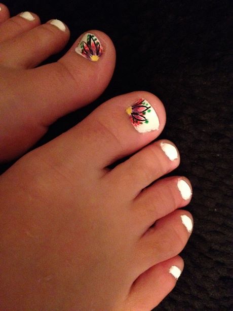 white-flower-toe-nail-design-02_11 Alb floare deget de la picior unghii design