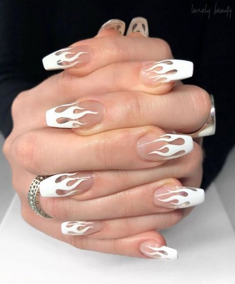 white-nail-tips-with-designs-39_12 Sfaturi de unghii albe cu modele