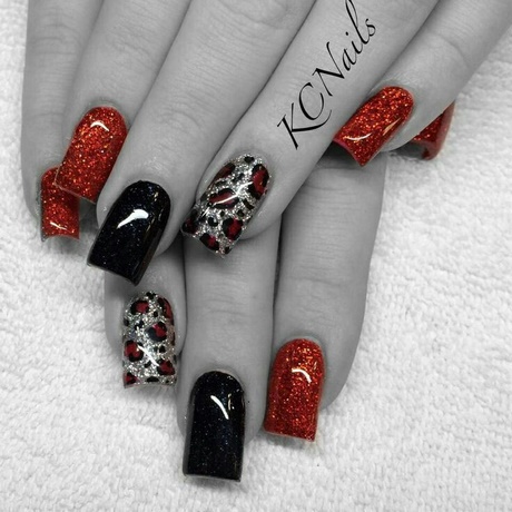 black-and-red-acrylic-nails-47_16 Unghii acrilice negre și roșii