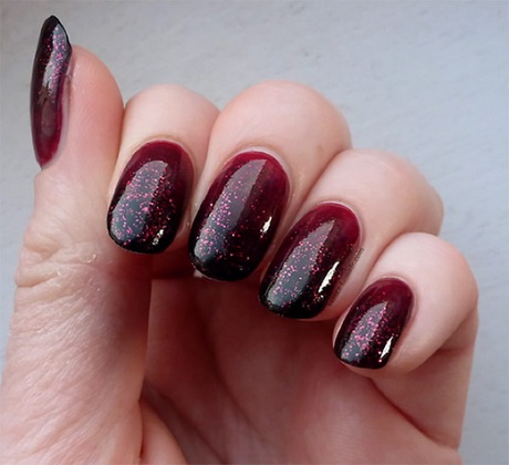 black-and-red-glitter-nails-93 Unghii cu sclipici negre și roșii