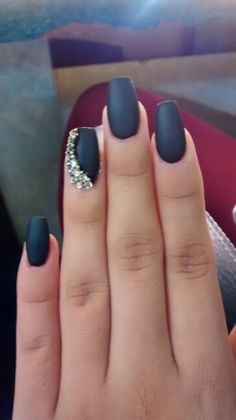 black-nails-with-rhinestones-80_3 Cuie negre cu pietre