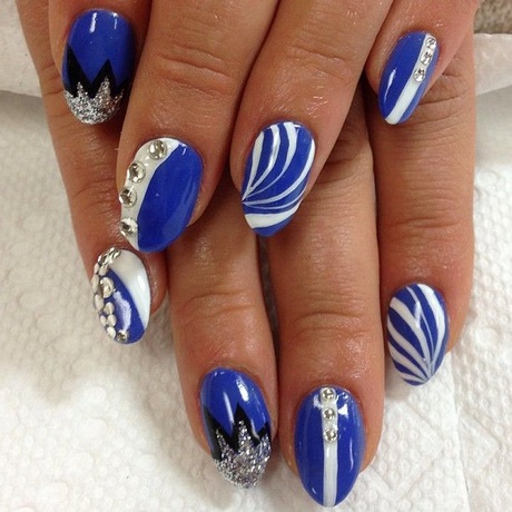 blue-white-nail-designs-15_10 Modele de unghii alb albastru