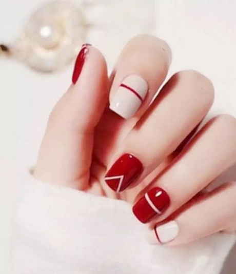 cute-red-nail-designs-41_9 Modele drăguțe de unghii roșii