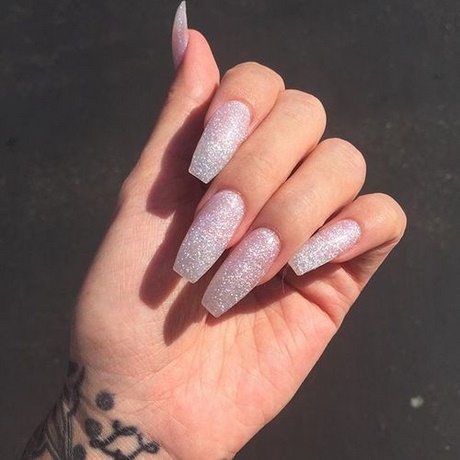 cute-white-acrylic-nails-20_15 Drăguț unghii acrilice albe