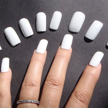 fake-white-nails-92_14 Unghii false albe