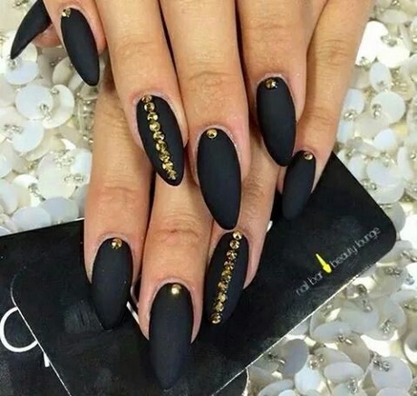 gold-n-black-nails-36_3 Aur n cuie negre