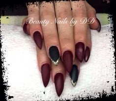 maroon-and-black-nails-17_12 Maro și unghii negre