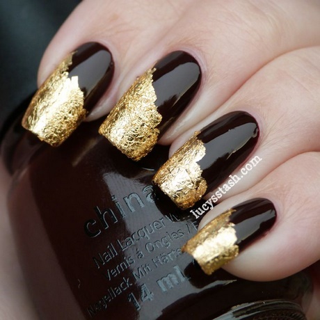 Nail art frunze de aur