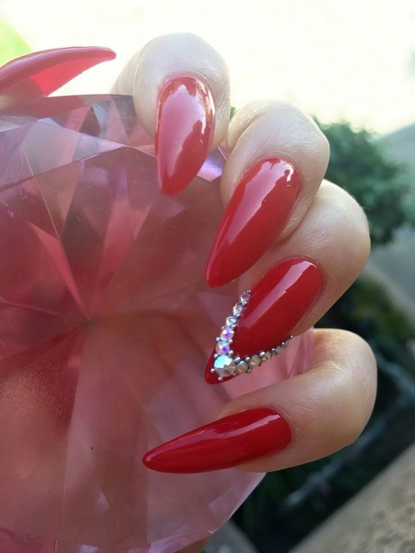nail-art-on-red-nails-49_6 Nail art pe unghiile roșii