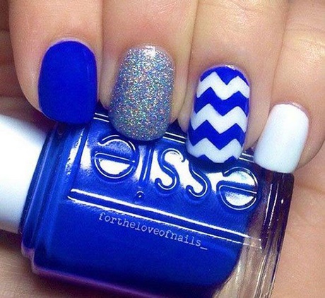 nail-designs-blue-and-white-66 Modele de unghii albastru și alb