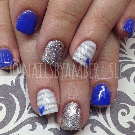 nail-designs-blue-and-white-66_11 Modele de unghii albastru și alb
