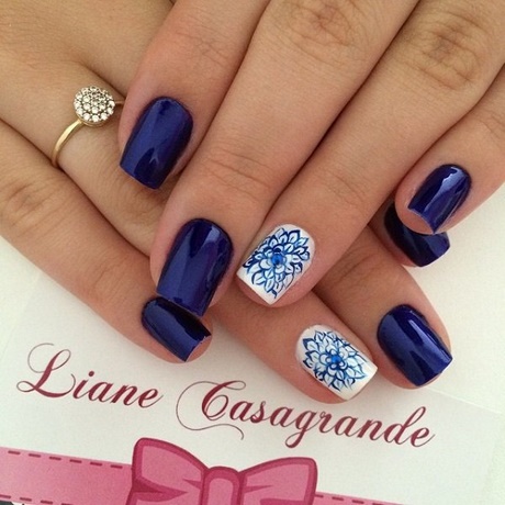 nail-designs-blue-and-white-66_18 Modele de unghii albastru și alb