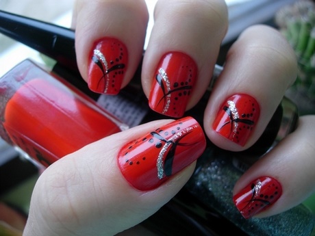 nail-designs-on-red-nail-polish-28_9 Modele de unghii pe lac de unghii roșu