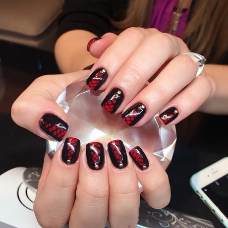 nails-black-red-35_12 Cuie negru roșu