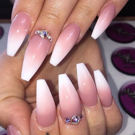 pink-and-white-acrylic-nails-21_18 Unghii acrilice roz și alb