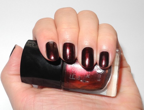 red-and-black-nail-polish-60_16 Lac de unghii roșu și negru