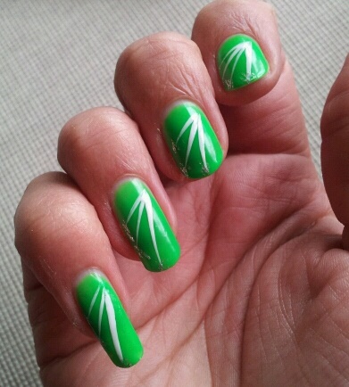 Roșu verde nail art