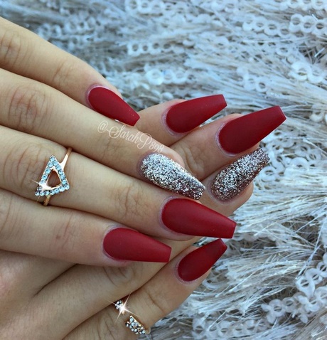 red-nail-designs-for-short-nails-71 Modele de unghii roșii pentru unghii scurte