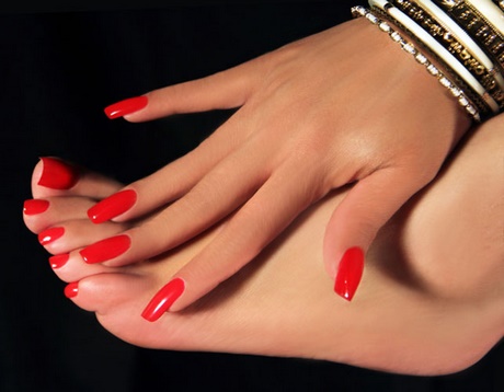 red-nails-manicure-00_11 Manichiura cu unghii rosii