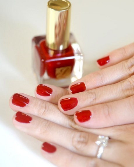 red-nails-manicure-00_14 Manichiura cu unghii rosii
