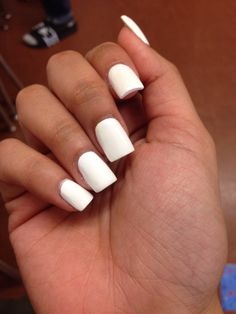 white-nails-short-32_18 Unghiile albe scurte