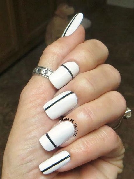 white-nails-with-black-design-43_18 Cuie albe cu design negru