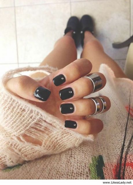 beige-and-black-nail-designs-32_14 Modele de unghii bej și negru