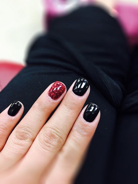 black-gel-nail-polish-designs-00 Modele de lacuri de unghii cu gel negru